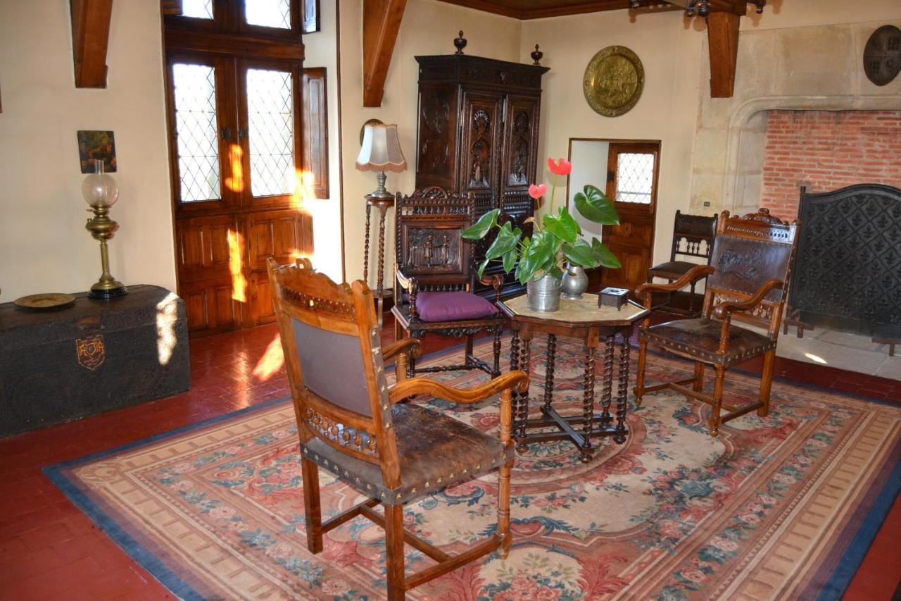 Chateau De Peufeilhoux Vallon-en-Sully Esterno foto