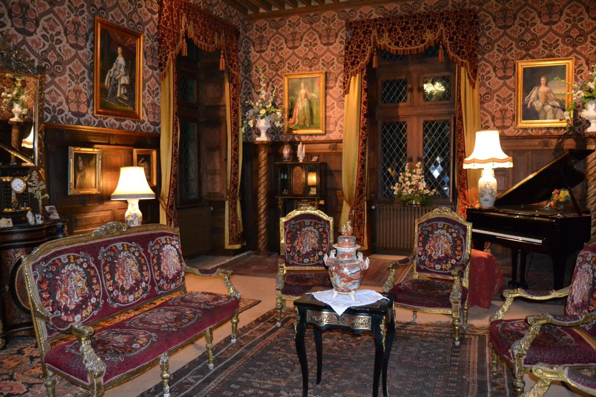 Chateau De Peufeilhoux Vallon-en-Sully Esterno foto