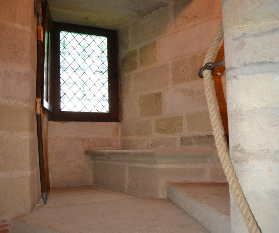 Chateau De Peufeilhoux Vallon-en-Sully Esterno foto