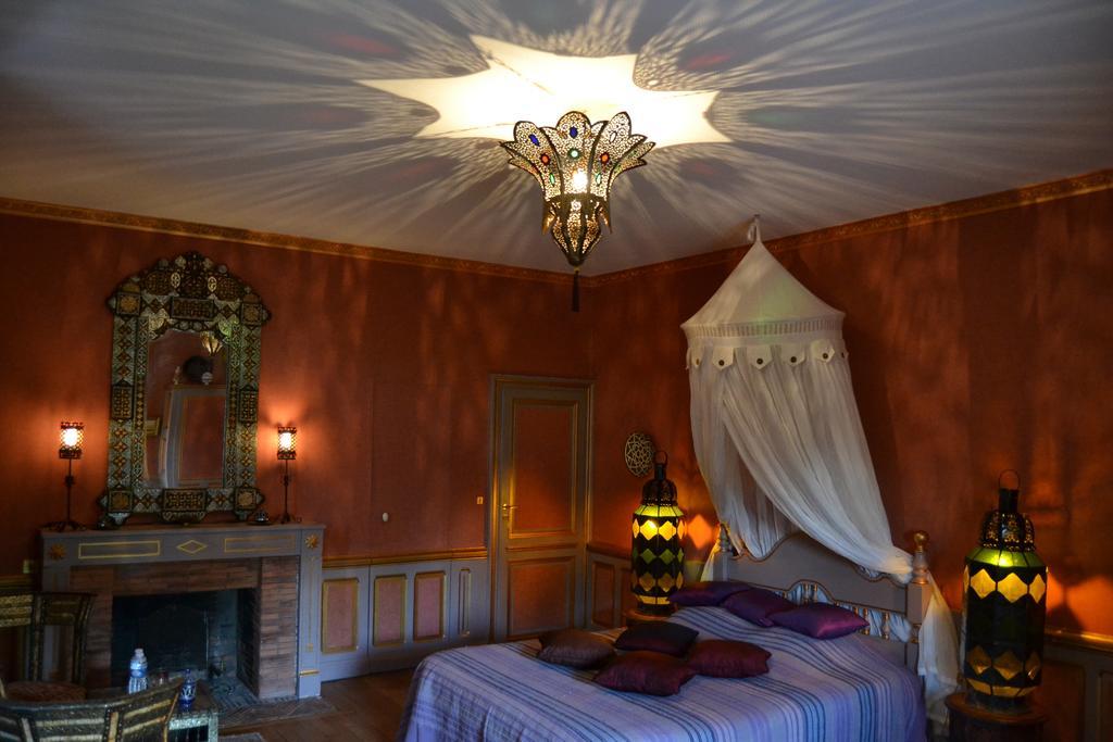 Chateau De Peufeilhoux Vallon-en-Sully Camera foto