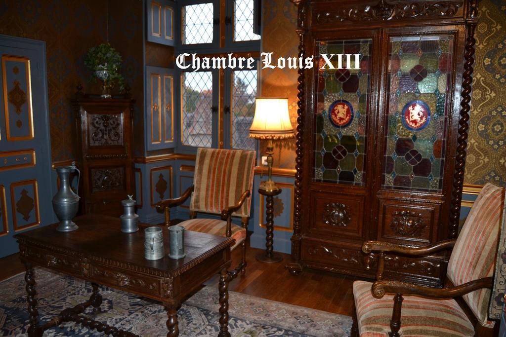 Chateau De Peufeilhoux Vallon-en-Sully Esterno foto