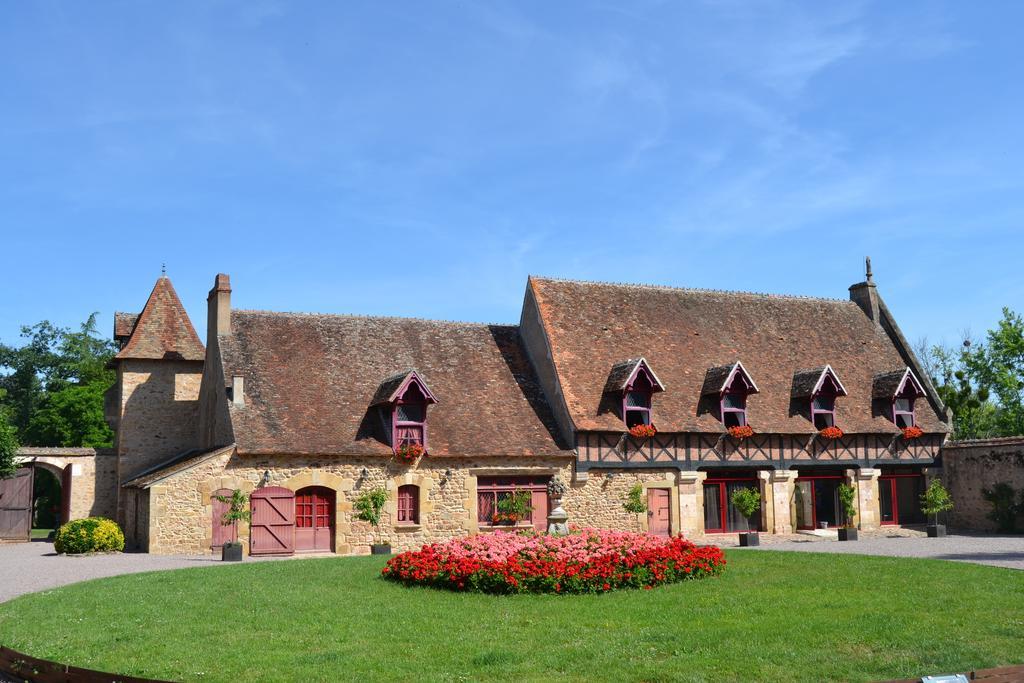Chateau De Peufeilhoux Vallon-en-Sully Esterno foto