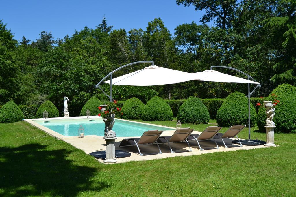 Chateau De Peufeilhoux Vallon-en-Sully Esterno foto