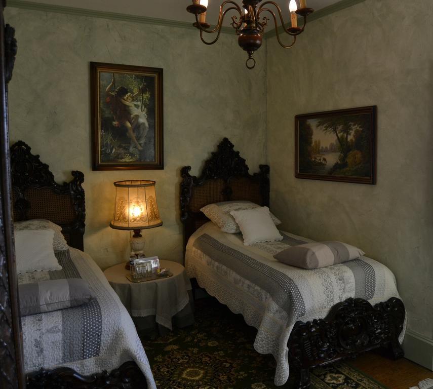 Chateau De Peufeilhoux Vallon-en-Sully Esterno foto
