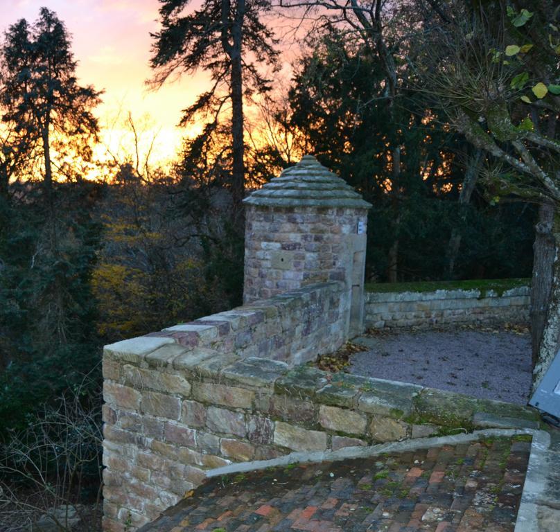 Chateau De Peufeilhoux Vallon-en-Sully Esterno foto