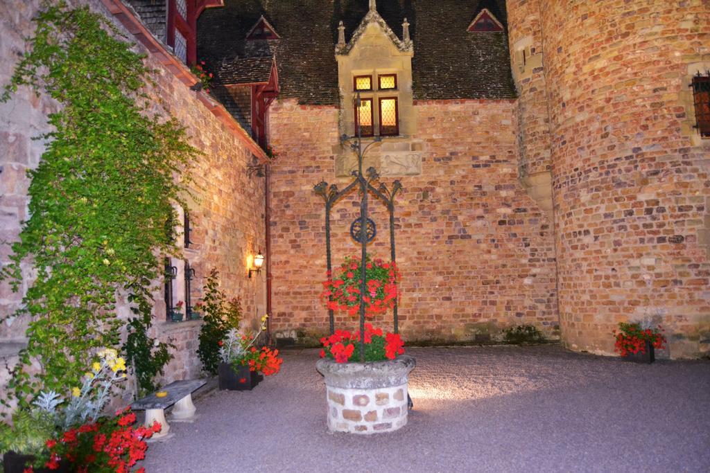 Chateau De Peufeilhoux Vallon-en-Sully Esterno foto